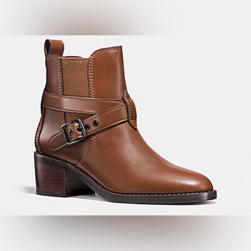 Chelsea boot in Dark Saddle
2" heel
Shaft height: 4 3/4"